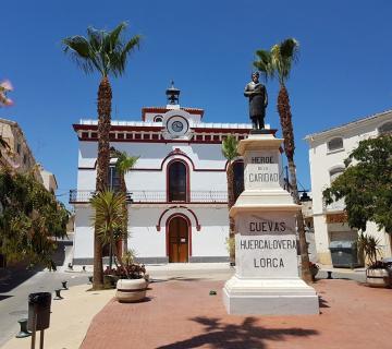 ESTATUA DE JOSÉ MARÍA MUÑOZ