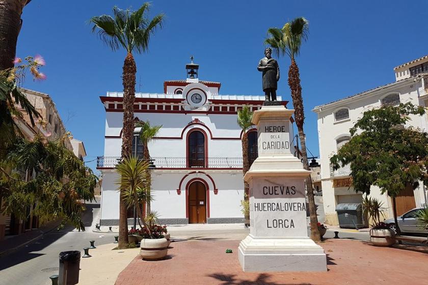 ESTATUA DE JOSÉ MARÍA MUÑOZ